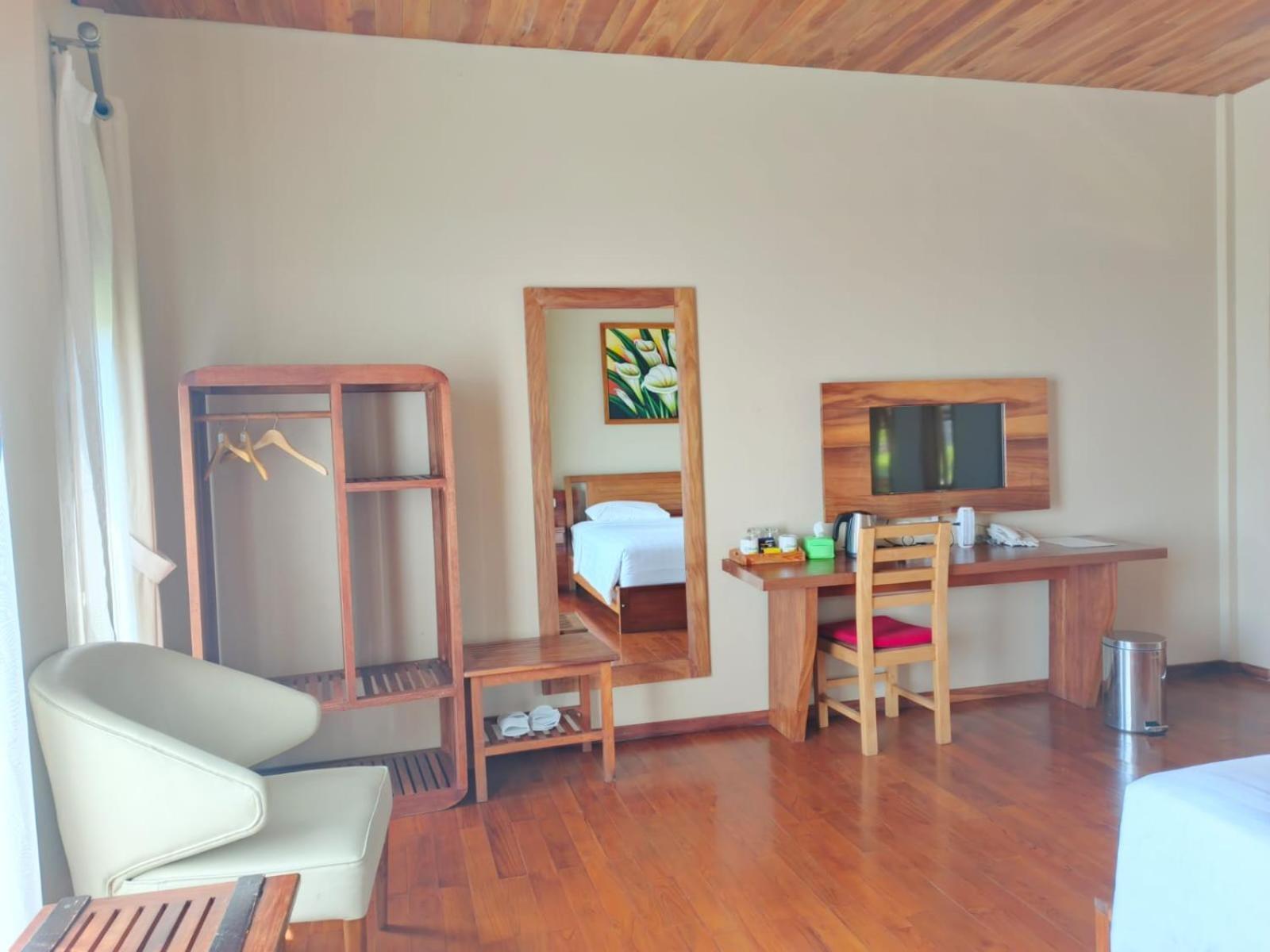 Spring Hill Hotel Ruteng Exterior foto