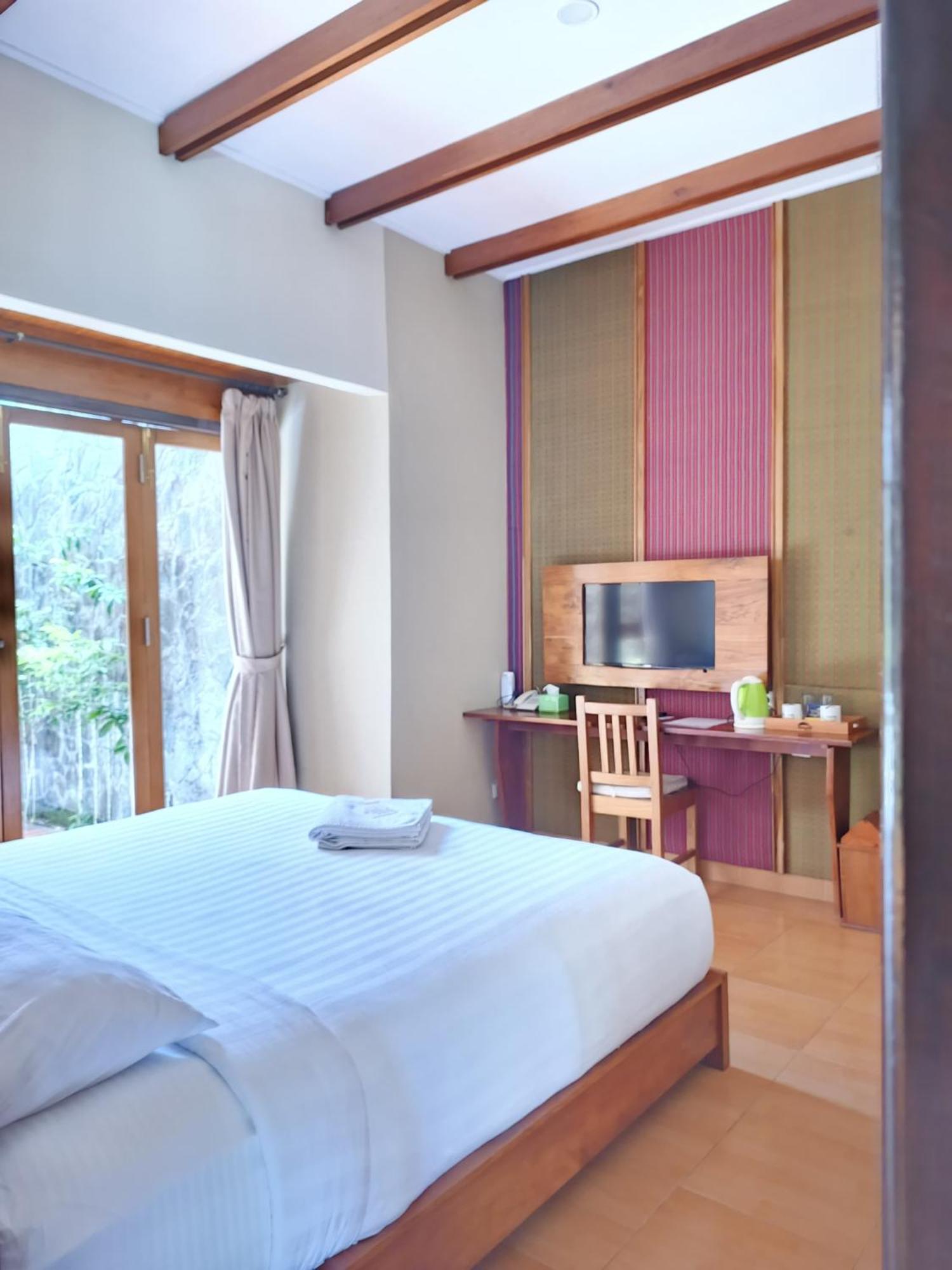 Spring Hill Hotel Ruteng Exterior foto